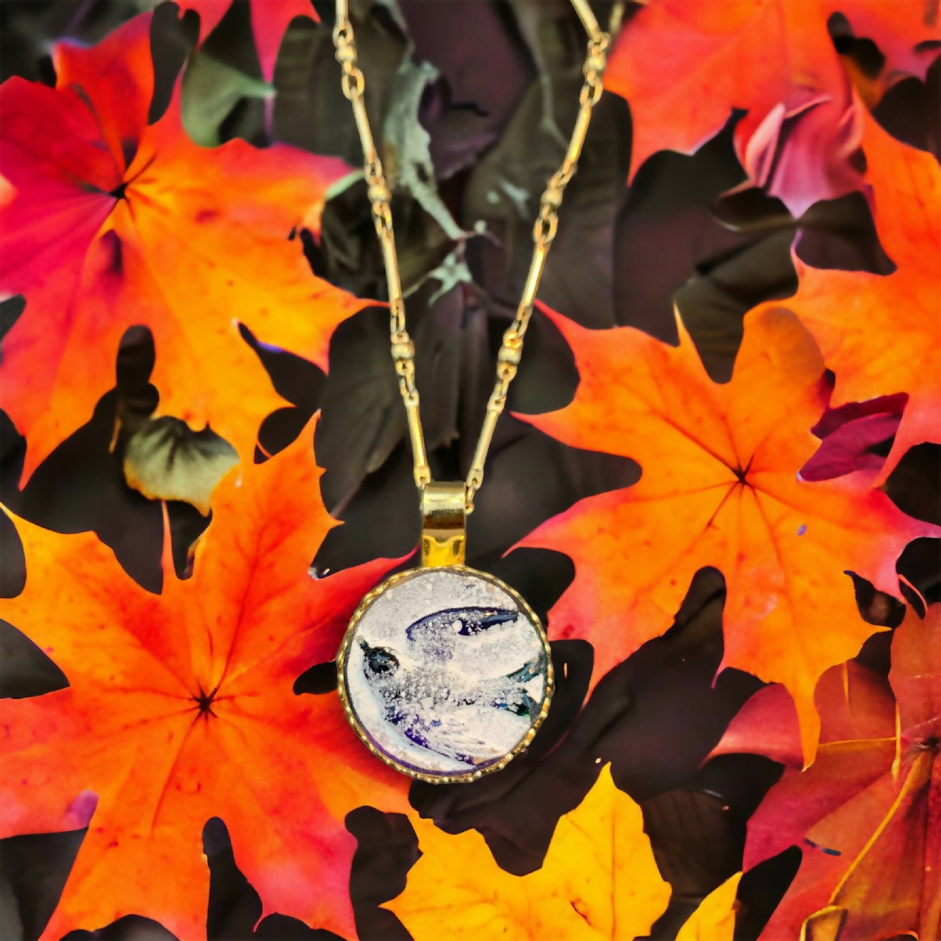 hirondelle, oiseau, printemps, bijou symbolique, ethnique, romantique, chic bohème, amoureux, collier pour femme, art déco, art nouveau, idées cadeaux pour elle, saint Valentin, piece unique, sautoir, pierre semi-precieuse, pate de verre, cristal | EMPREINTES Paris