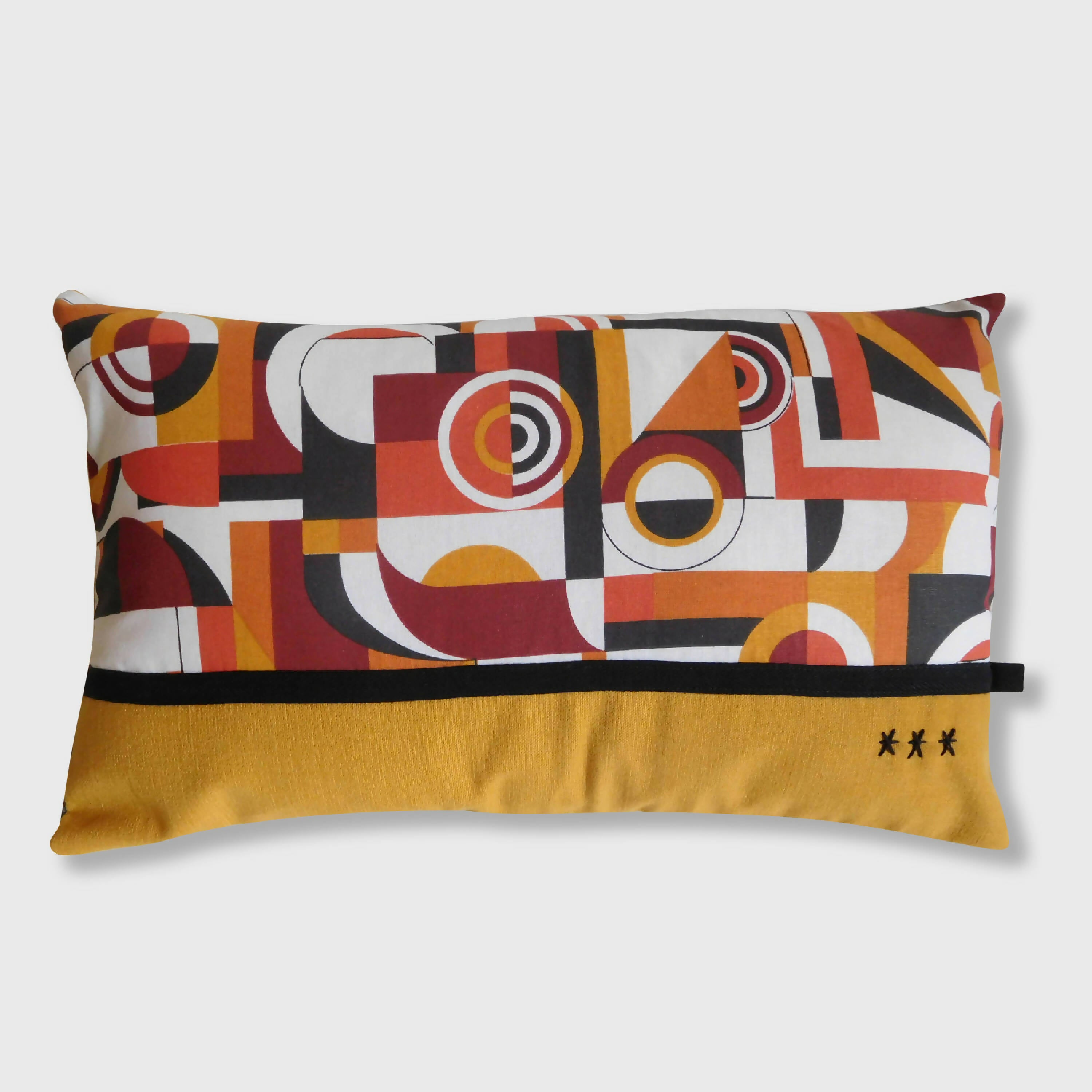 Coussin Géométric petit modèle bicolore jaune | EMPREINTES Paris