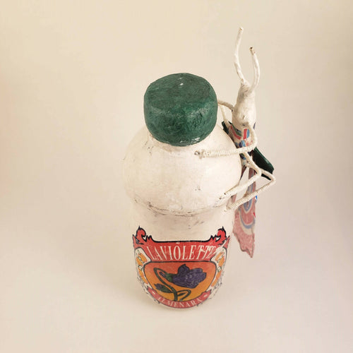 Sculpture papier Un papillon sur la bouteille | EMPREINTES Paris - EMPREINTES Paris