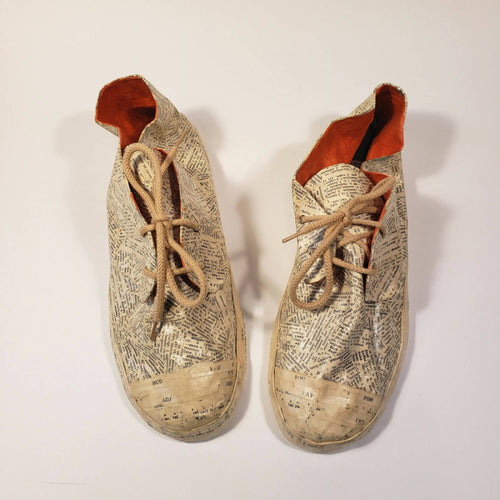 Sculpture papier Une paire de basket | EMPREINTES Paris - EMPREINTES Paris