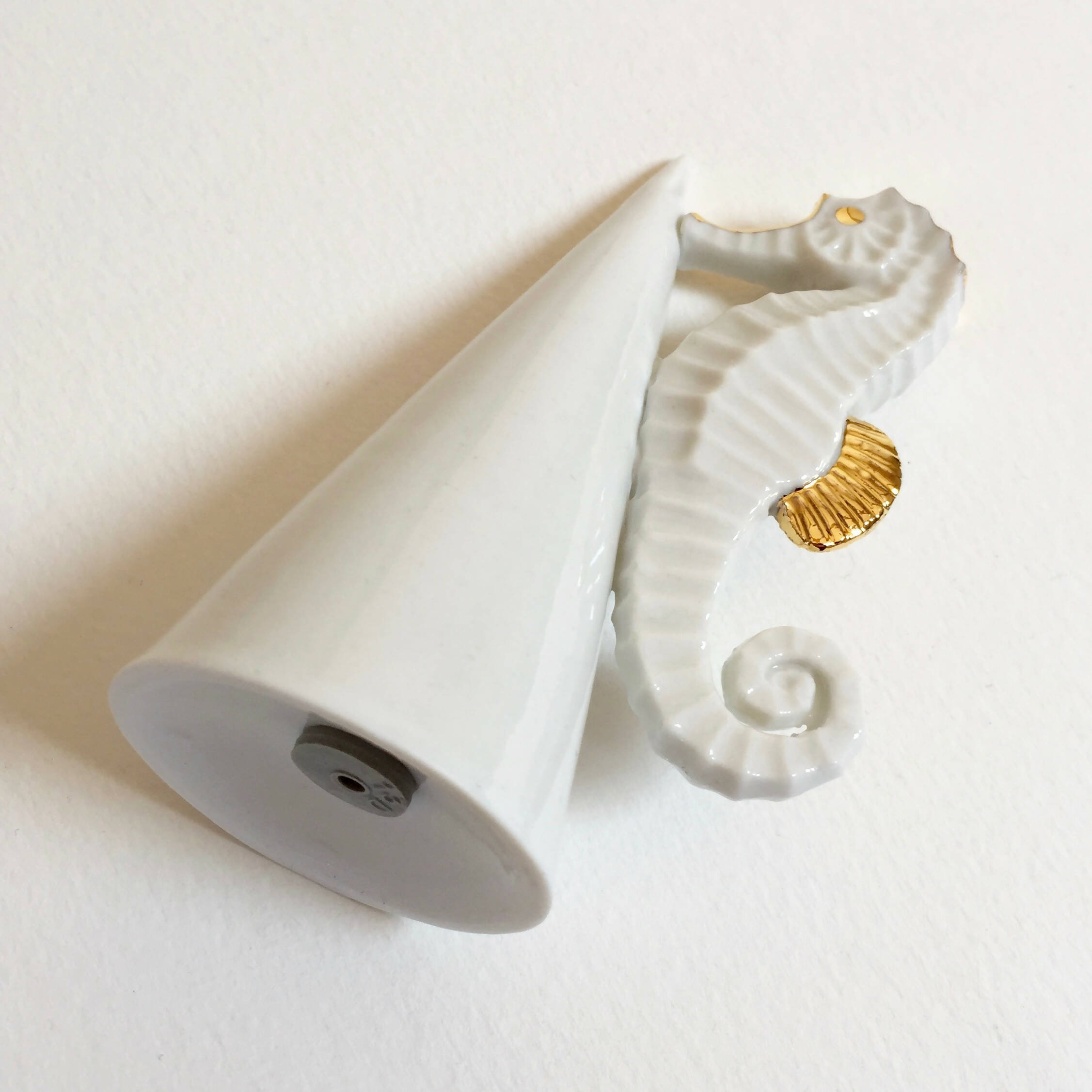 Salière et poivrière Hippocampe en porcelaine et or | EMPREINTES Paris