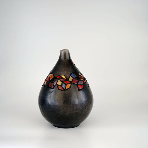 Vase Raku avec une petite fossette et des motifs de losanges | EMPREINTES Paris - EMPREINTES Paris