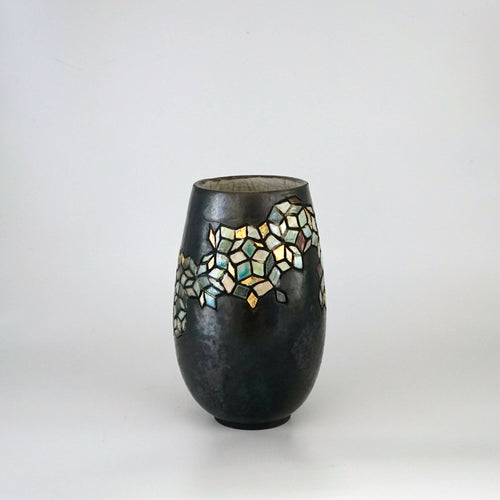Vase noir avec motifs de losanges | EMPREINTES Paris - EMPREINTES Paris