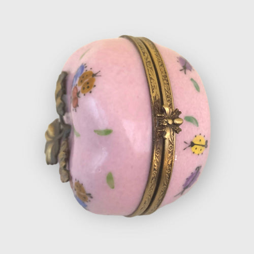 Pomme musicale rose et coccinelle porte bonheur | EMPREINTES Paris - EMPREINTES Paris