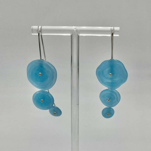 boucles_doreilles_ricochets_bleu_clair_opalescent_lathoumetie_helene | EMPREINTES Paris - EMPREINTES Paris