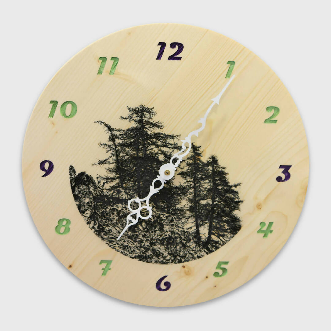 Pendule murale en pin avec décor mélèzes | EMPREINTES Paris
