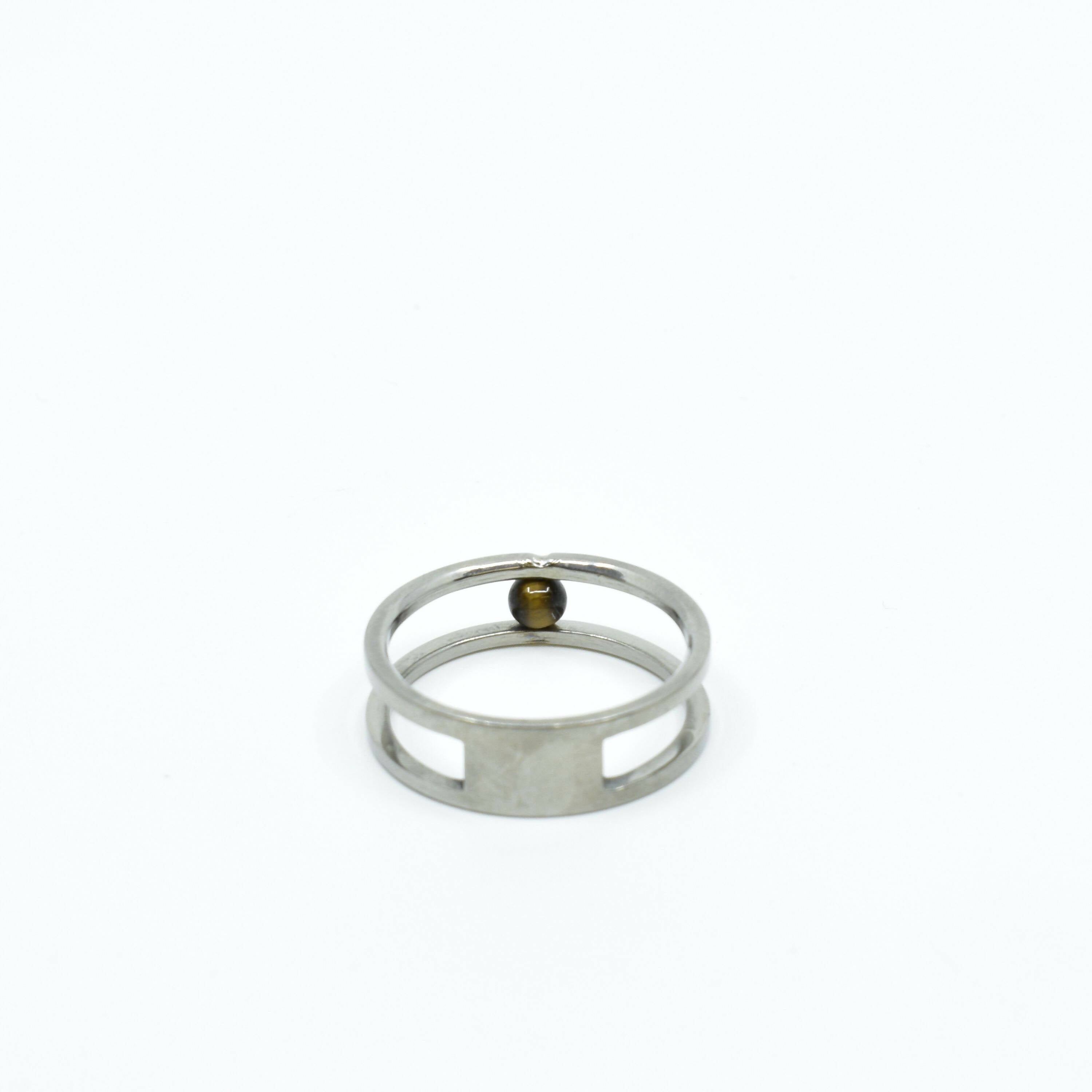 Bague titane orné d