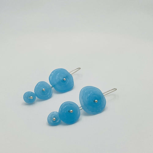 boucles_doreilles_ricochets_bleu_clair_opalescent_lathoumetie_helene | EMPREINTES Paris - EMPREINTES Paris