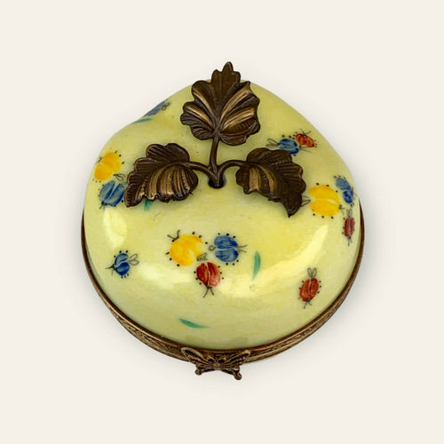 Pomme musicale jaune et coccinelle rouge | EMPREINTES Paris - EMPREINTES Paris