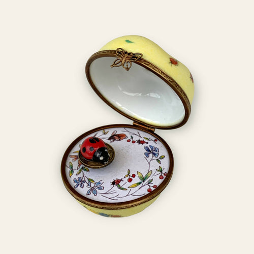 Pomme musicale jaune et coccinelle rouge | EMPREINTES Paris - EMPREINTES Paris