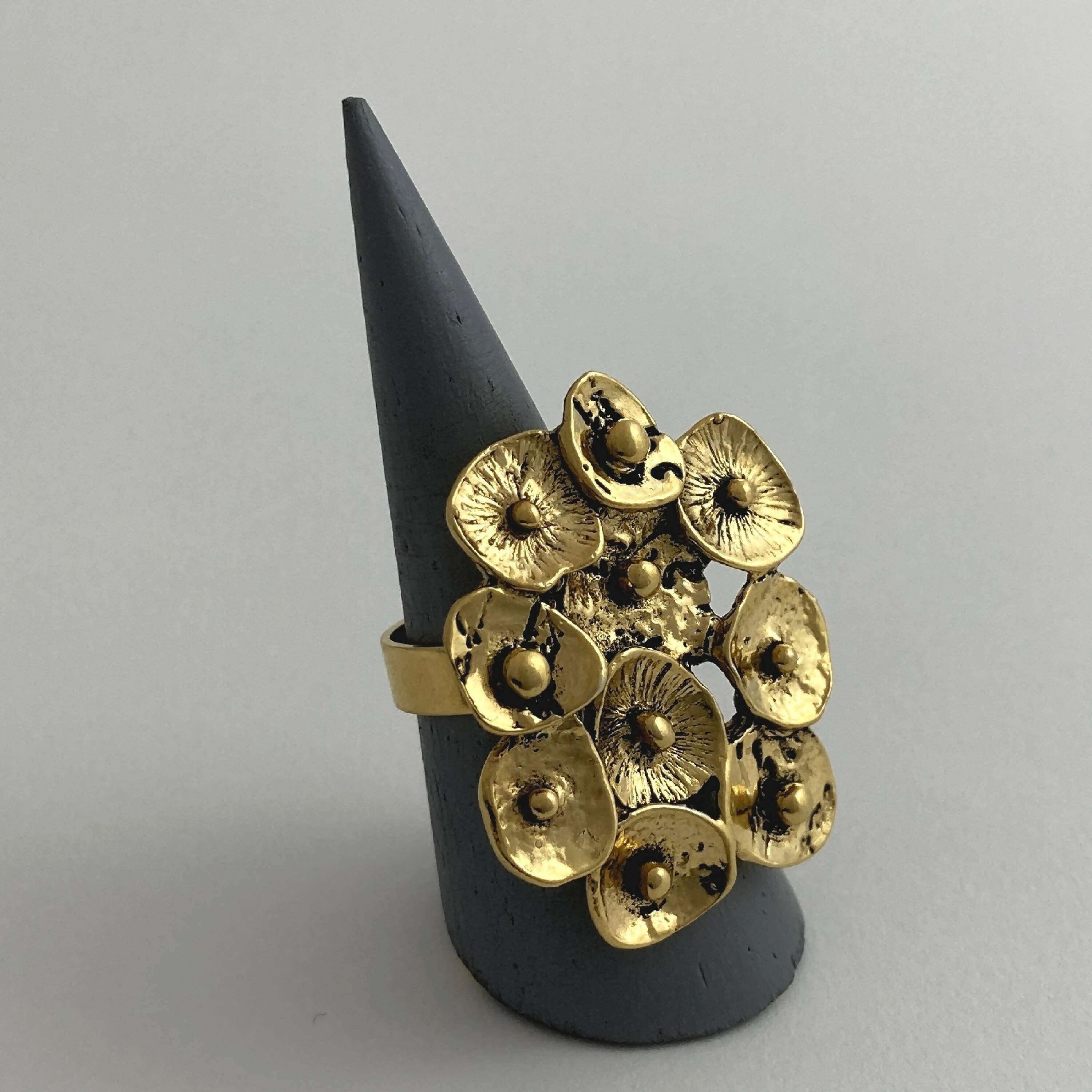 Bague réglable en étain dorée 1 | EMPREINTES Paris