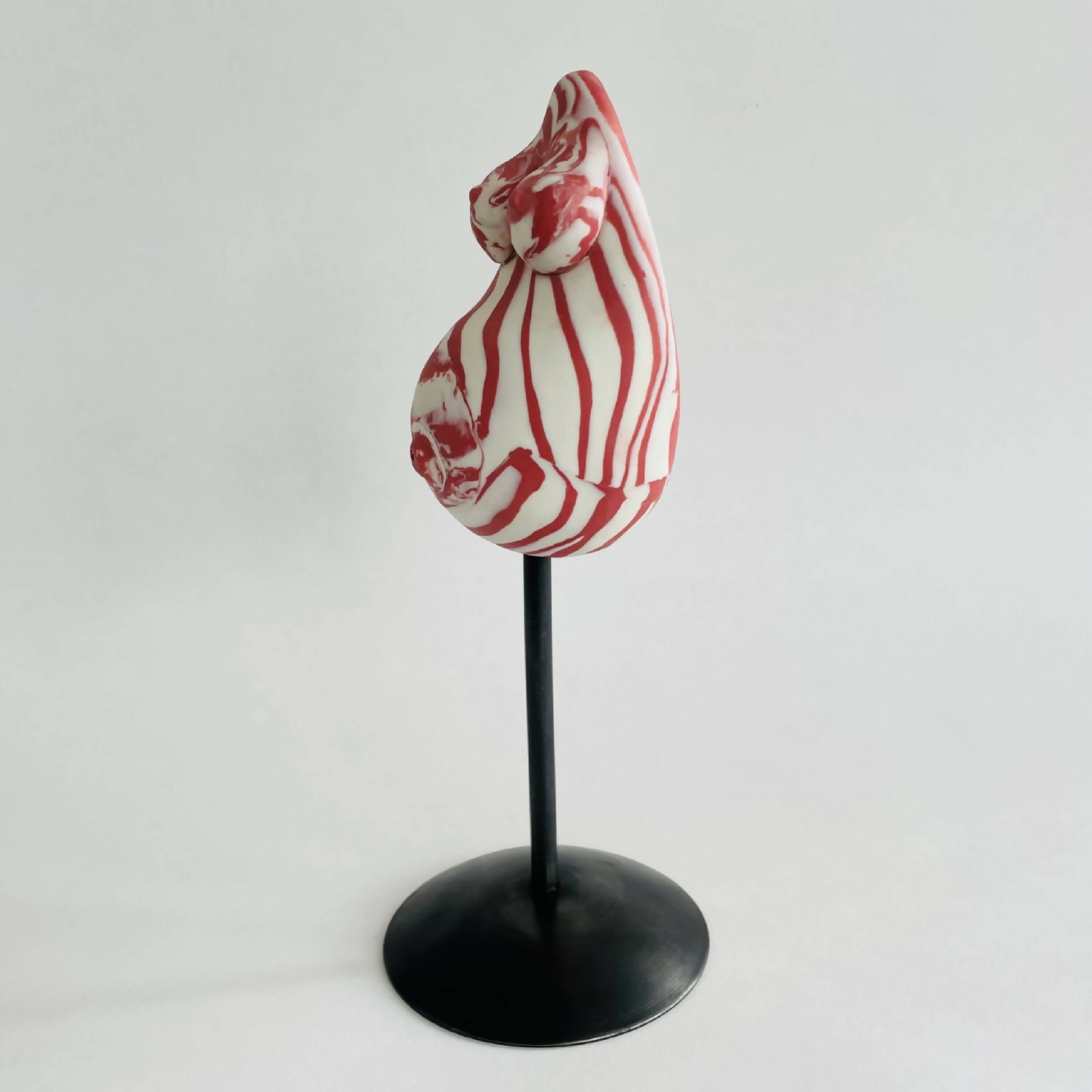 Sculpture femme enceinte nériage porcelaine blanche et rose 1 | EMPREINTES Paris