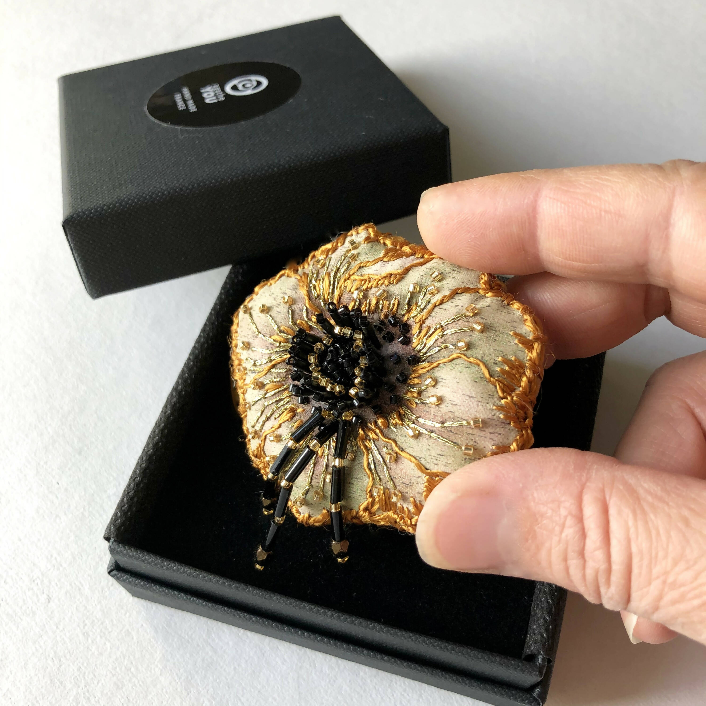 Broche Anémone Or et noir | EMPREINTES Paris