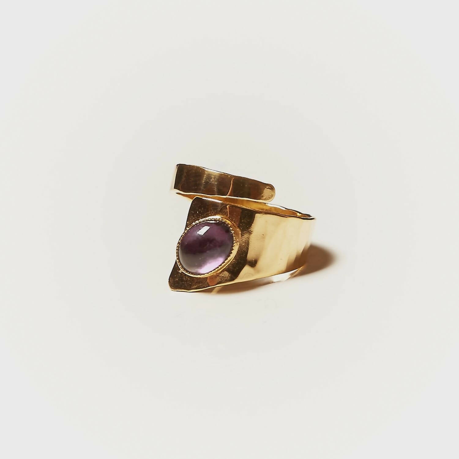 Bague ROMAE plaqué or avec une améthyste. | EMPREINTES Paris
