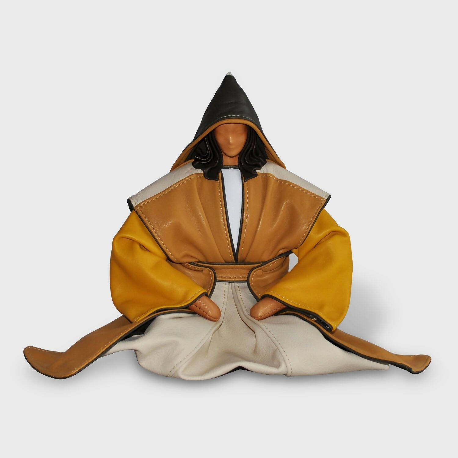 Sculpture Samouraï à genou jaune | EMPREINTES Paris | EMPREINTES Paris