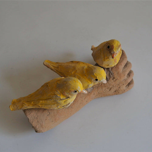 Sculpture 3 serins posés sur le bras | EMPREINTES Paris - EMPREINTES Paris