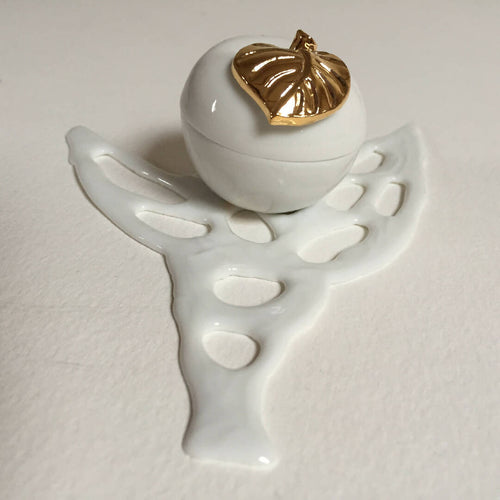 Boite à Bijoux Pomme en porcelaine sur décor floral | EMPREINTES Paris - EMPREINTES Paris