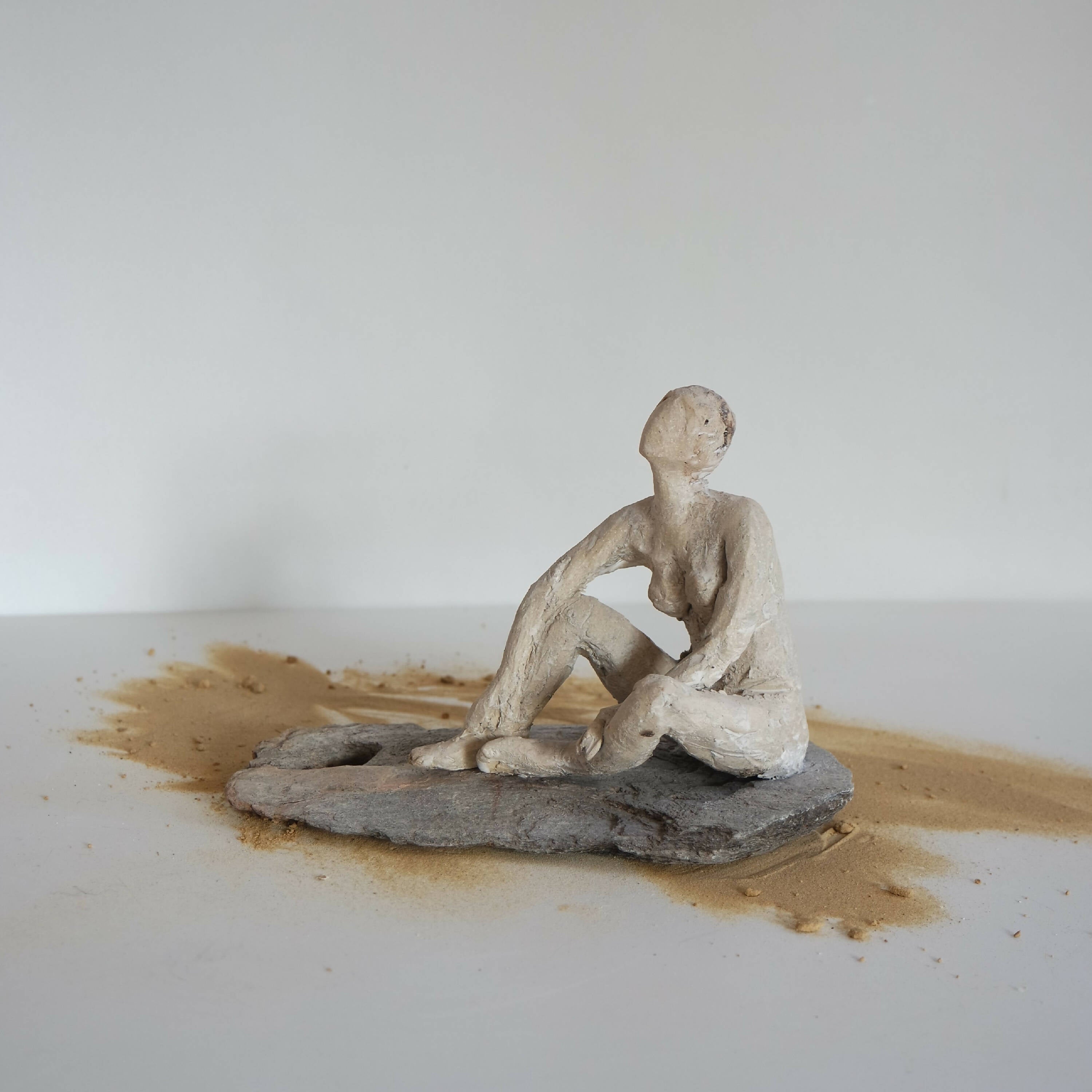 Sculpture Danseuse au repos sur lauze | EMPREINTES Paris