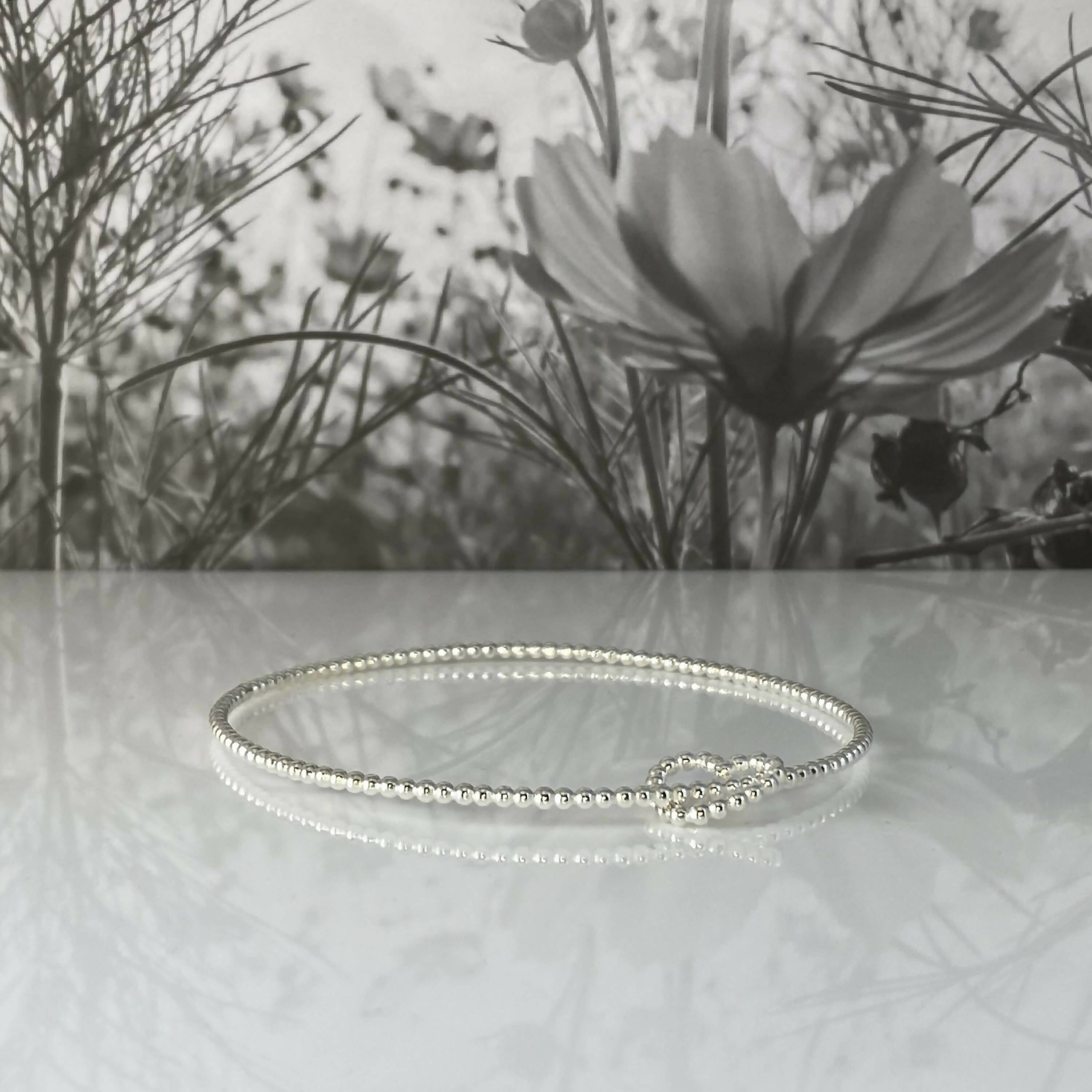 Bracelet Jonc et breloque Cœur en argent massif - Collection Amour | EMPREINTES Paris