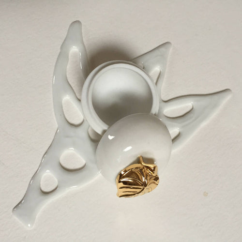 Boite à Bijoux Pomme en porcelaine sur décor floral | EMPREINTES Paris - EMPREINTES Paris