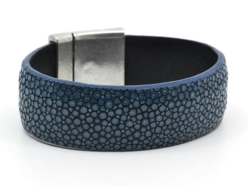 Manchette galuchat bleu de prusse- Fermoir "écailles" | EMPREINTES Paris - EMPREINTES Paris