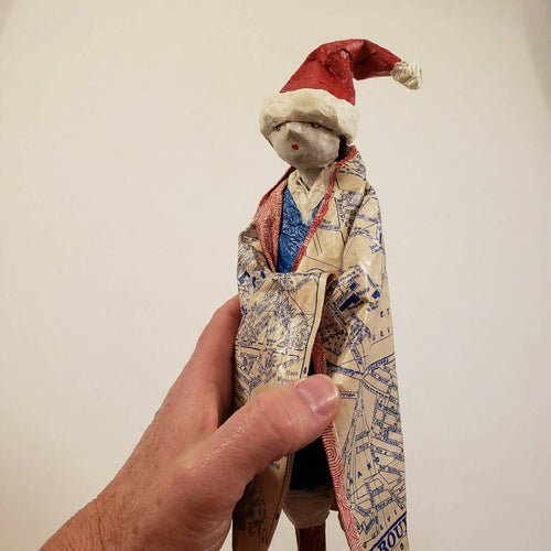 Sculpture un Père Noël équipé | EMPREINTES Paris - EMPREINTES Paris