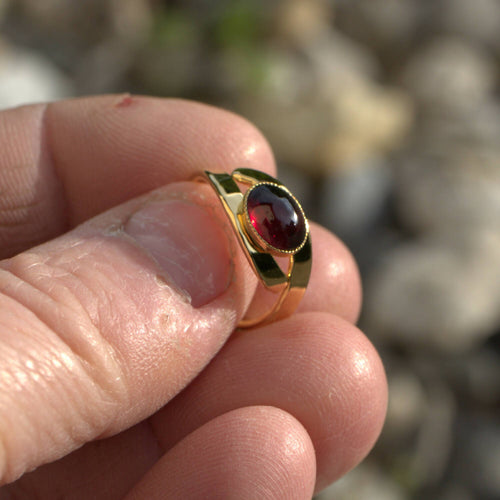 Bague EMULSIA plaqué or avec un grenat. | EMPREINTES Paris - EMPREINTES Paris