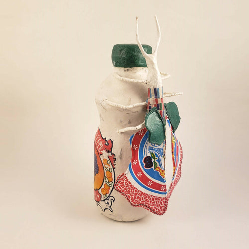 Sculpture papier Un papillon sur la bouteille | EMPREINTES Paris - EMPREINTES Paris