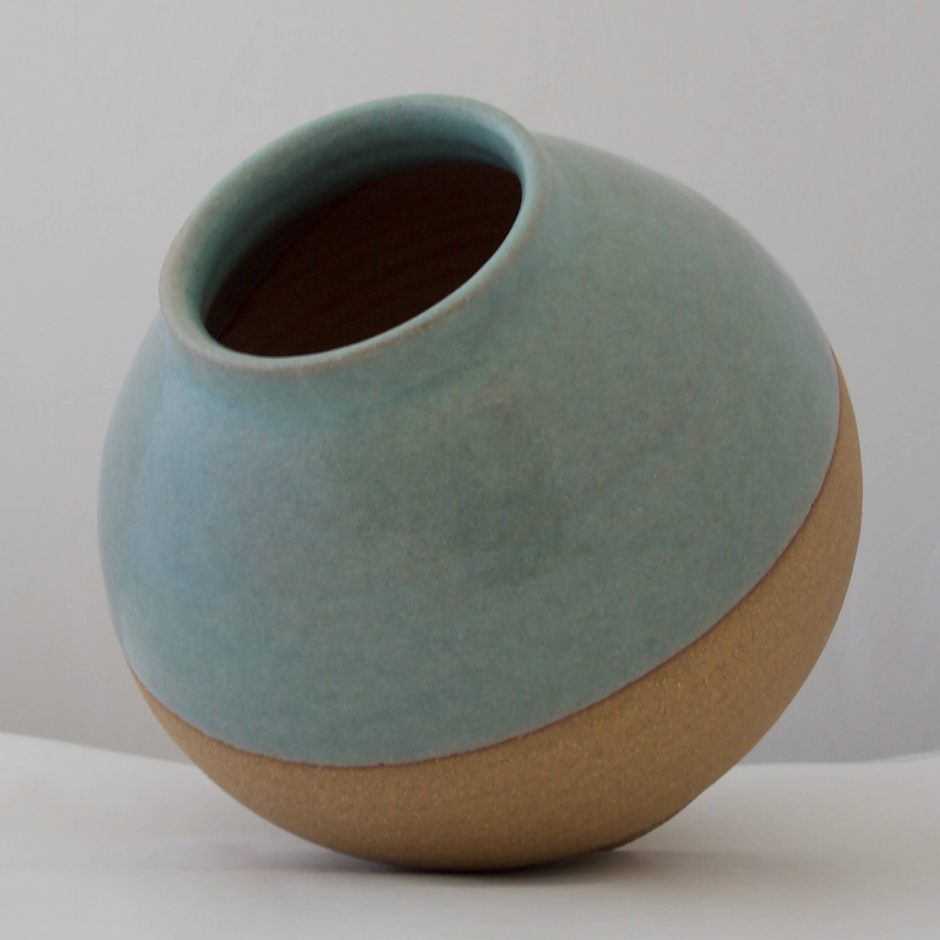 Vase Boule en grès céladon | EMPREINTES Paris