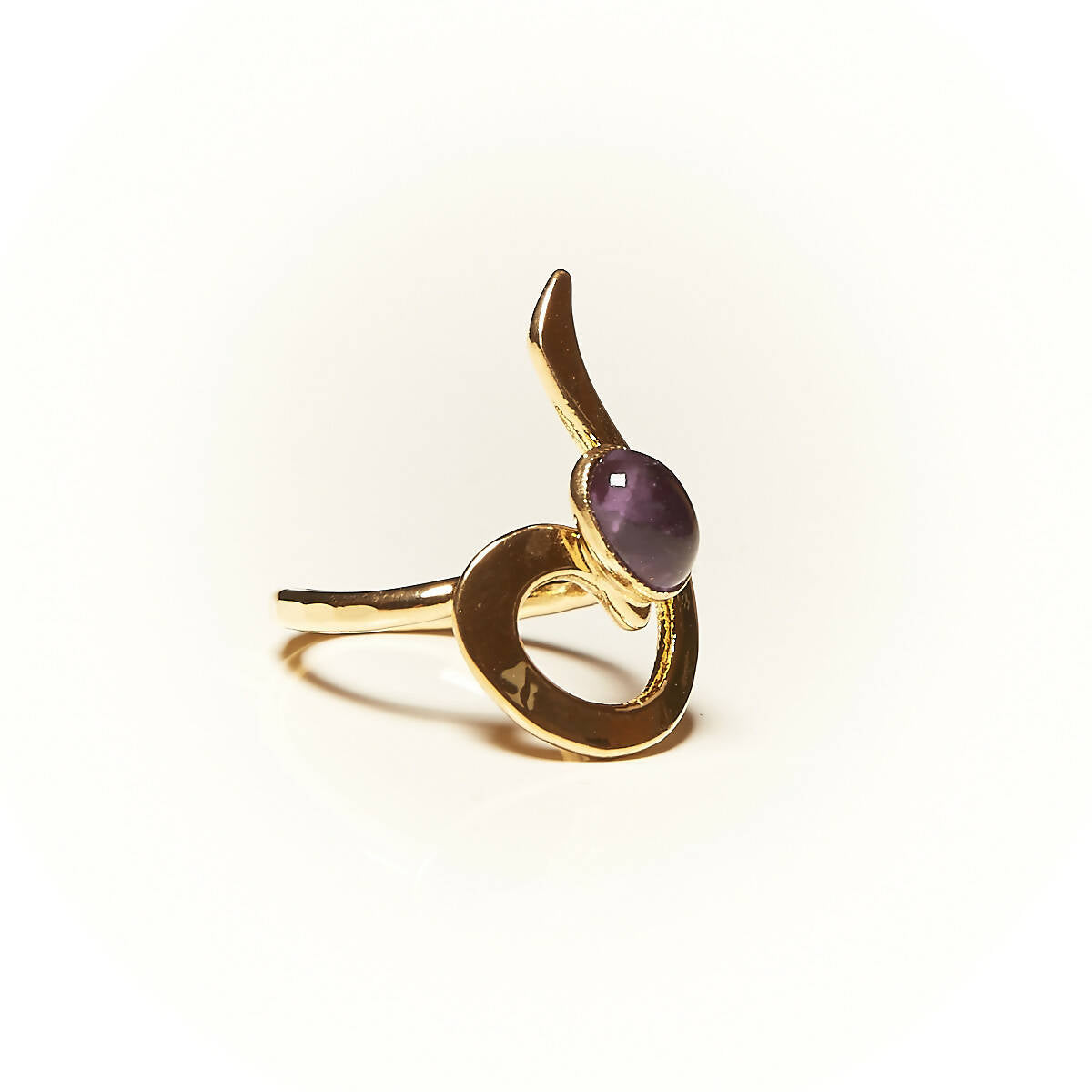 Bague LIZAE plaqué or avec une améthyste. | EMPREINTES Paris