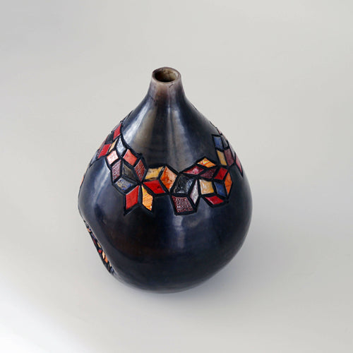 Vase Raku avec une petite fossette et des motifs de losanges | EMPREINTES Paris - EMPREINTES Paris