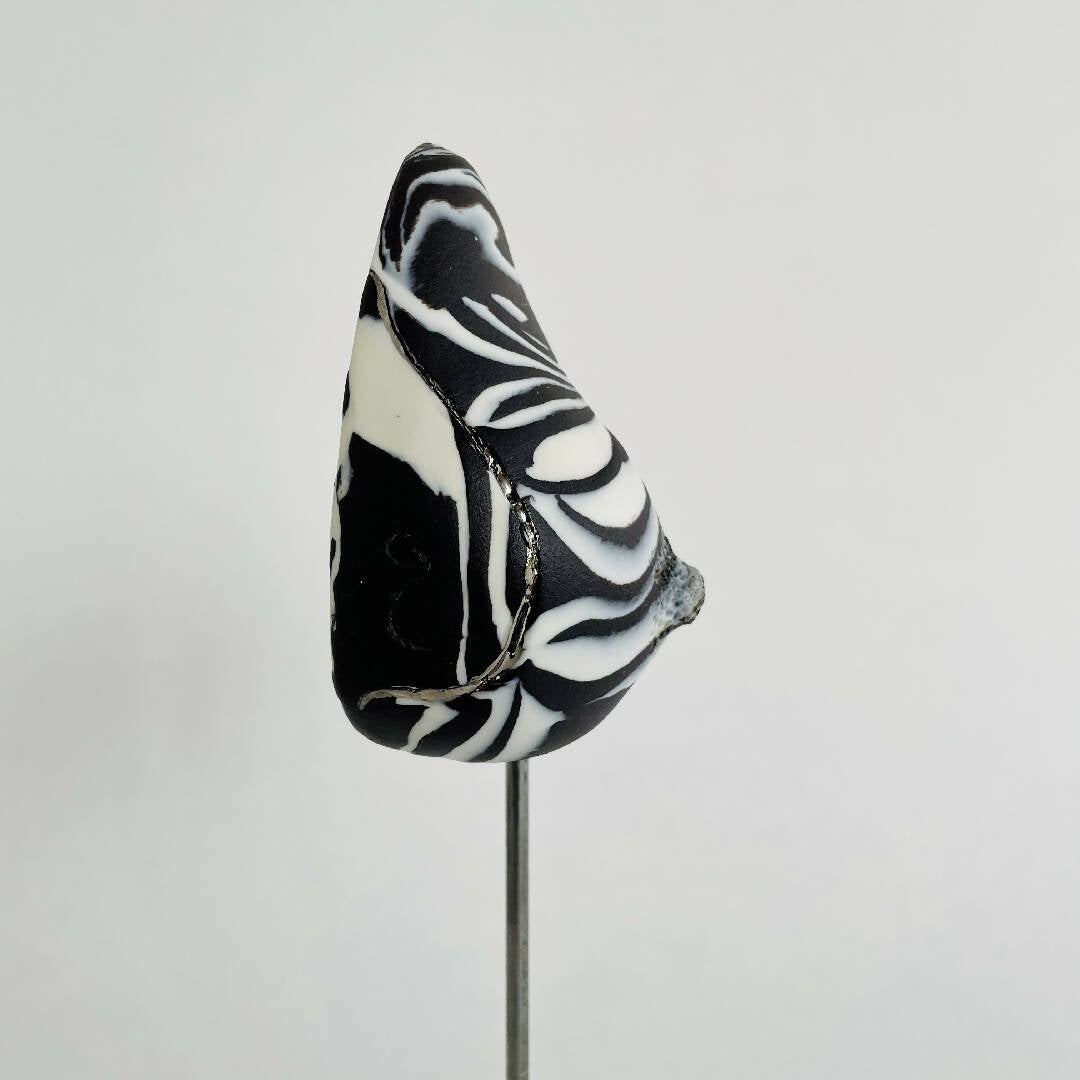 Sculpture sein porcelaine noire et blanche et liserés argent | EMPREINTES Paris