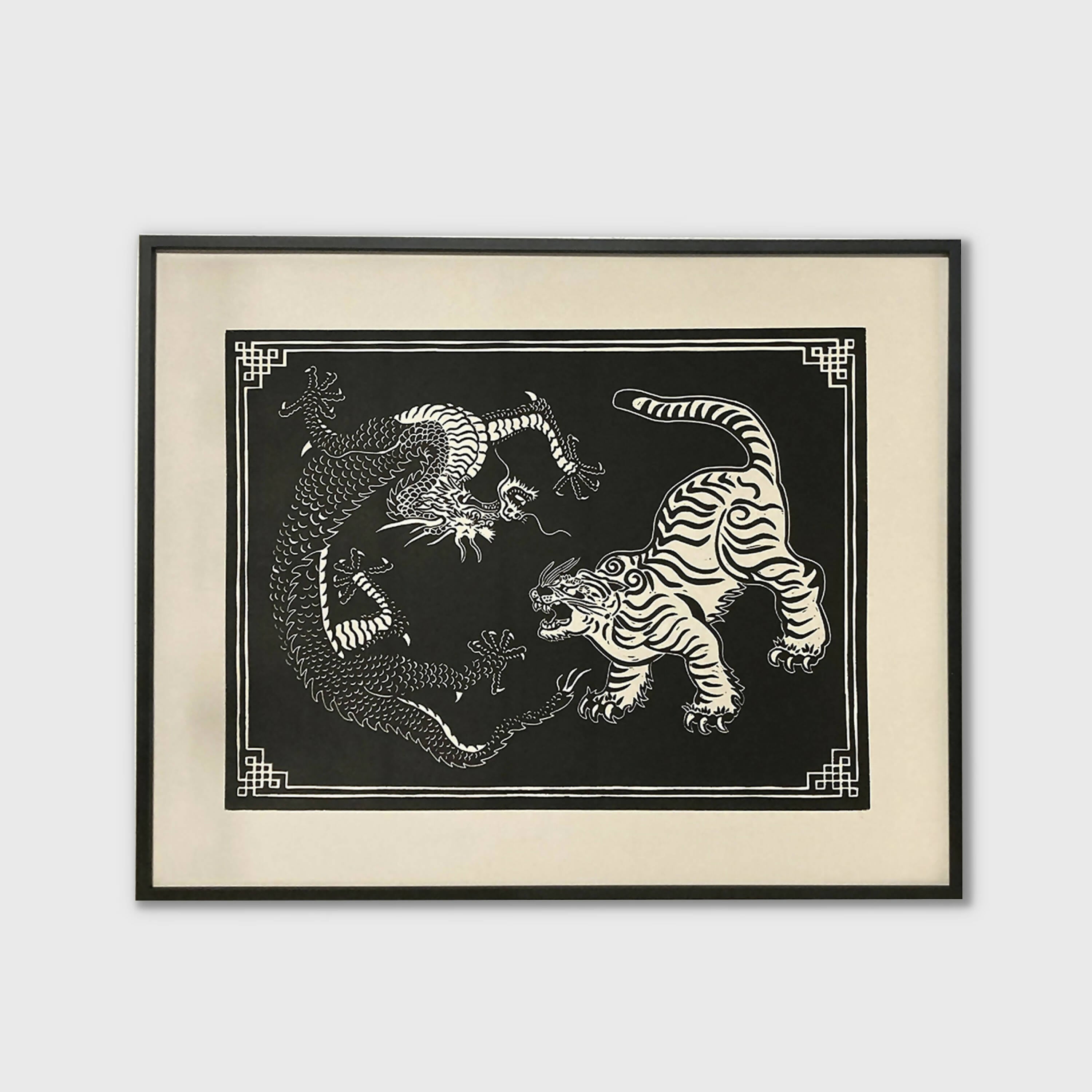 Linogravure Le combat du tigre et du dragon avec bordure | EMPREINTES Paris | EMPREINTES Paris