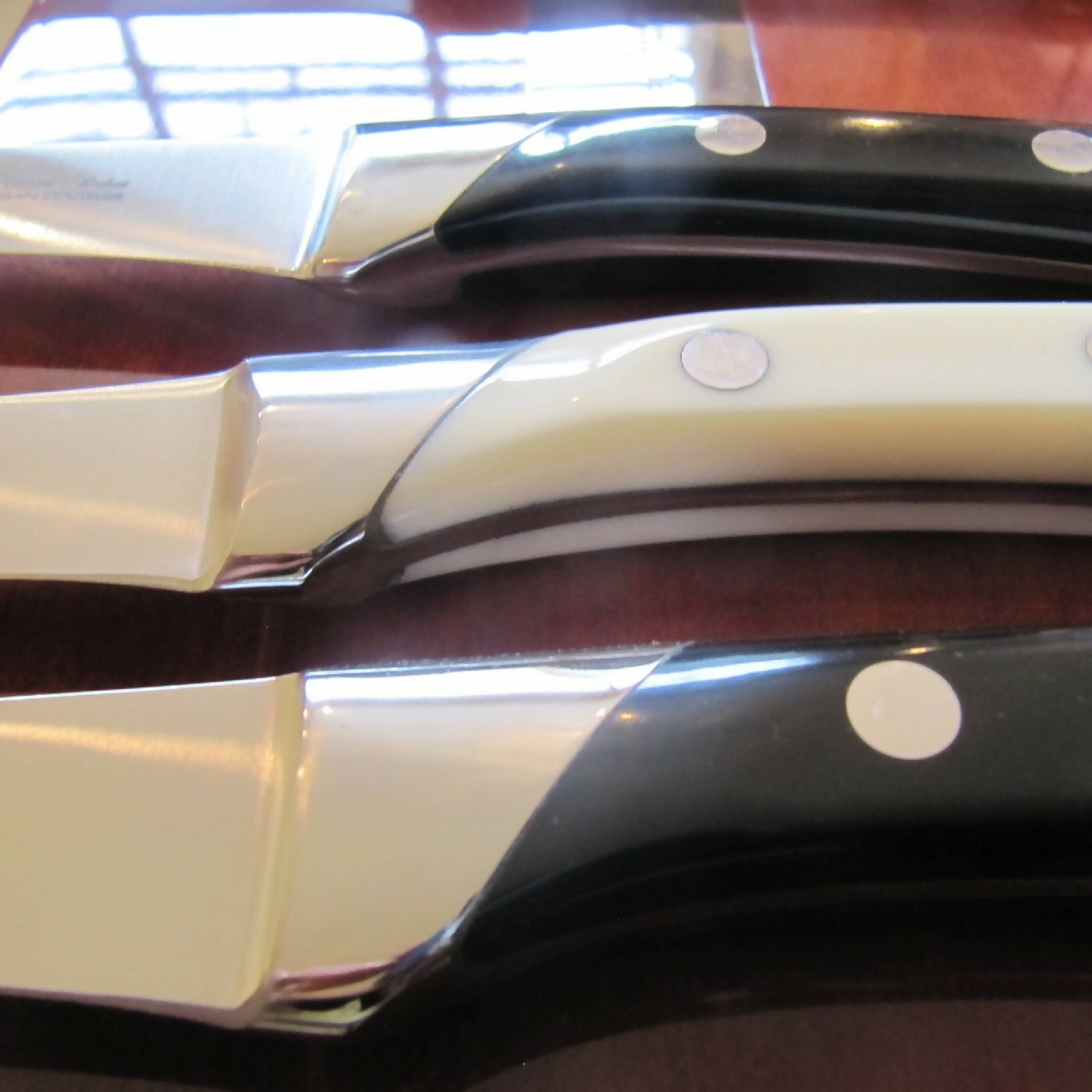 Coffret de 6 couteaux steak forgés acrylique blanc et noir | EMPREINTES Paris