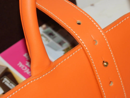Porte-revues en cuir orange | EMPREINTES Paris - EMPREINTES Paris
