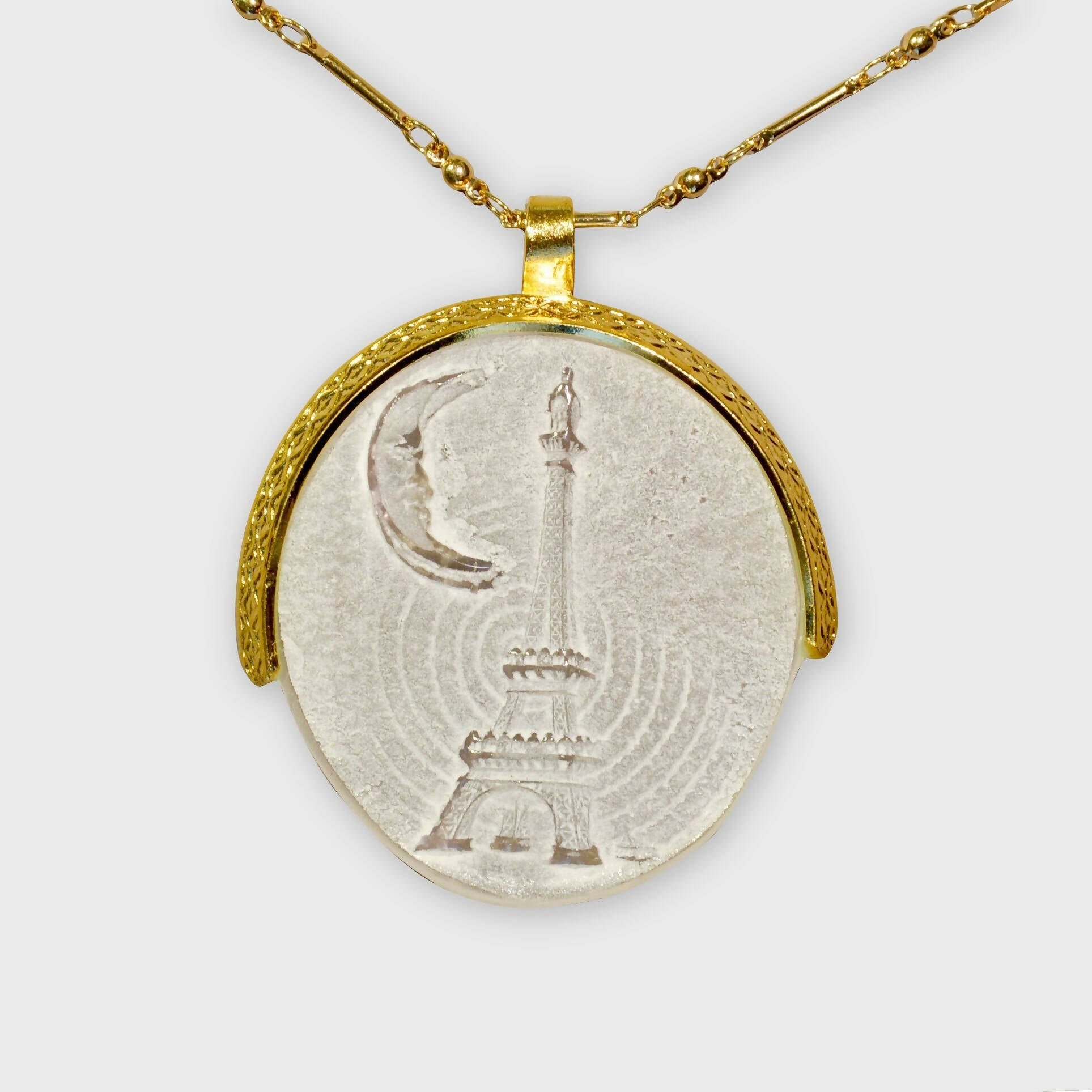 tour Eiffel, monument, paris, reproduction, musée, printemps, pastel, majestueux, bijou symbolique, ethnique, romantique, chic bohème, amoureux, collier pour femme, art déco, art nouveau, idées cadeaux pour elle, saint Valentin, piece unique, tour de cou, pierre semi-precieuse, pate de verre, cristal | EMPREINTES Paris