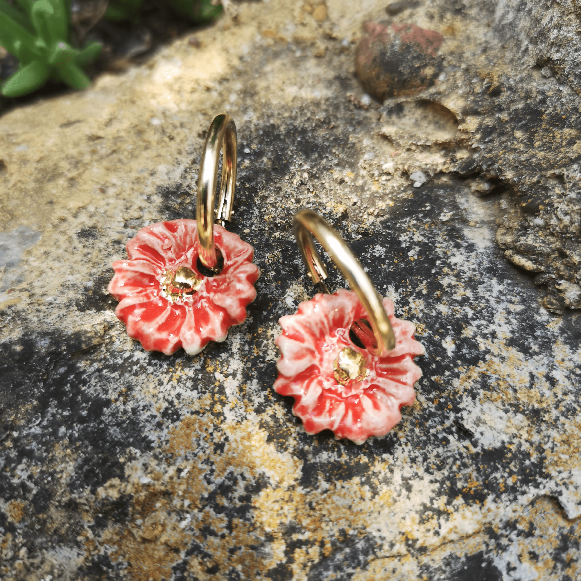 Boucles d'oreilles créoles fleurs rouge corail et or Gold Filled Margu –  EMPREINTES Paris