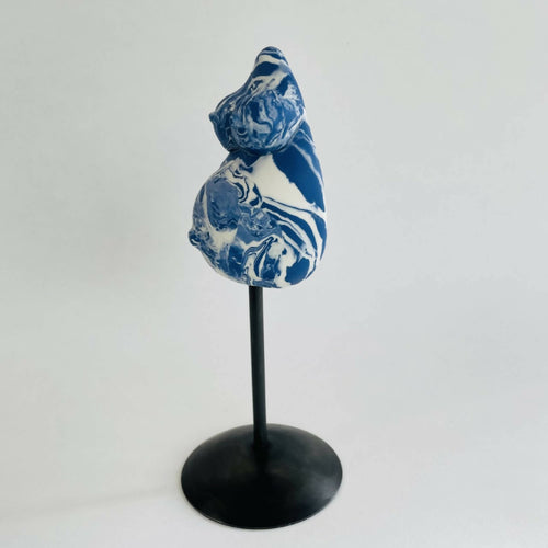 Sculpture femme enceinte nériage porcelaine blanche et bleue 2 | EMPREINTES Paris - EMPREINTES Paris