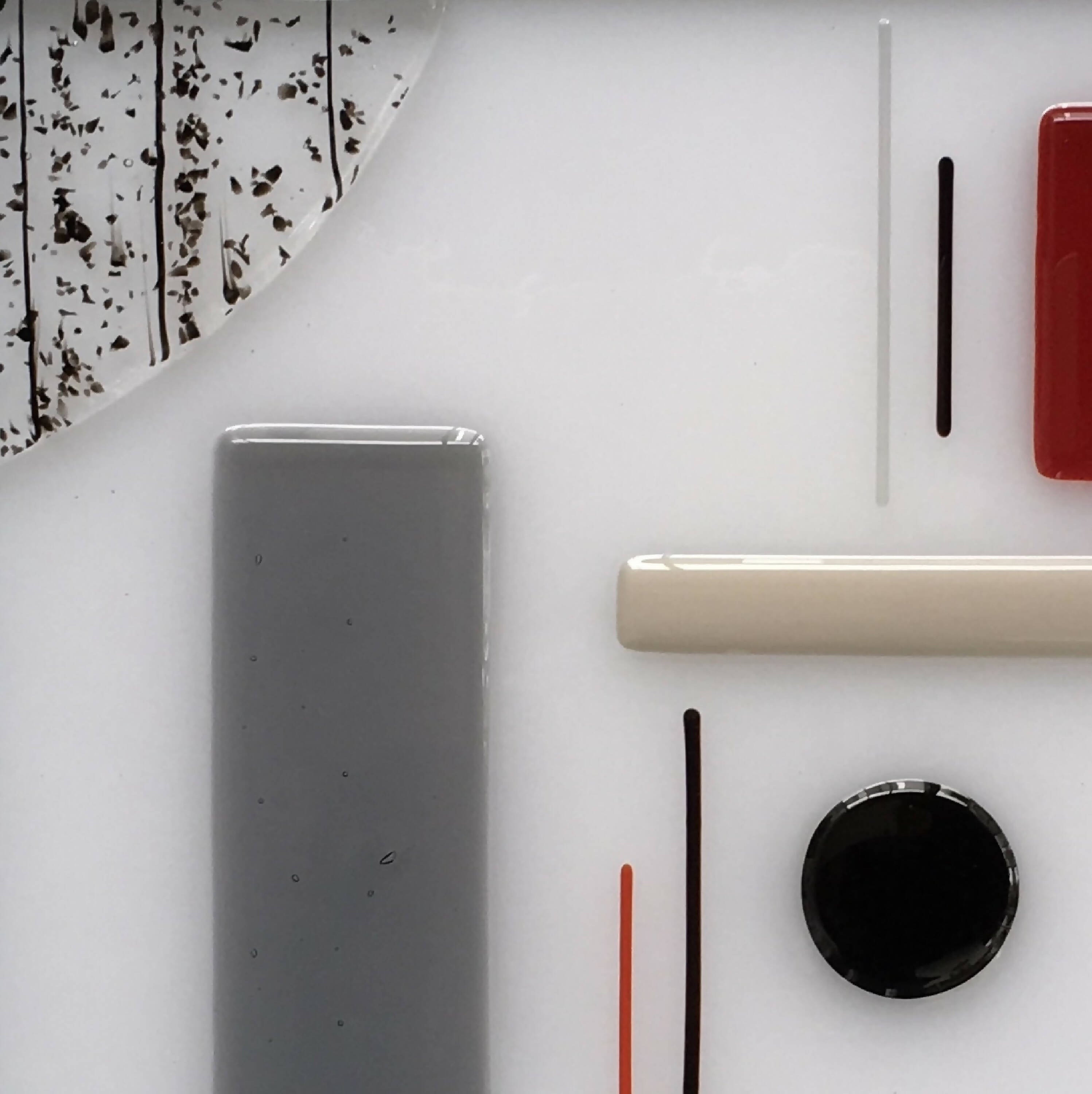 Applique carrée - Triangle blanc et carré rouge | EMPREINTES Paris