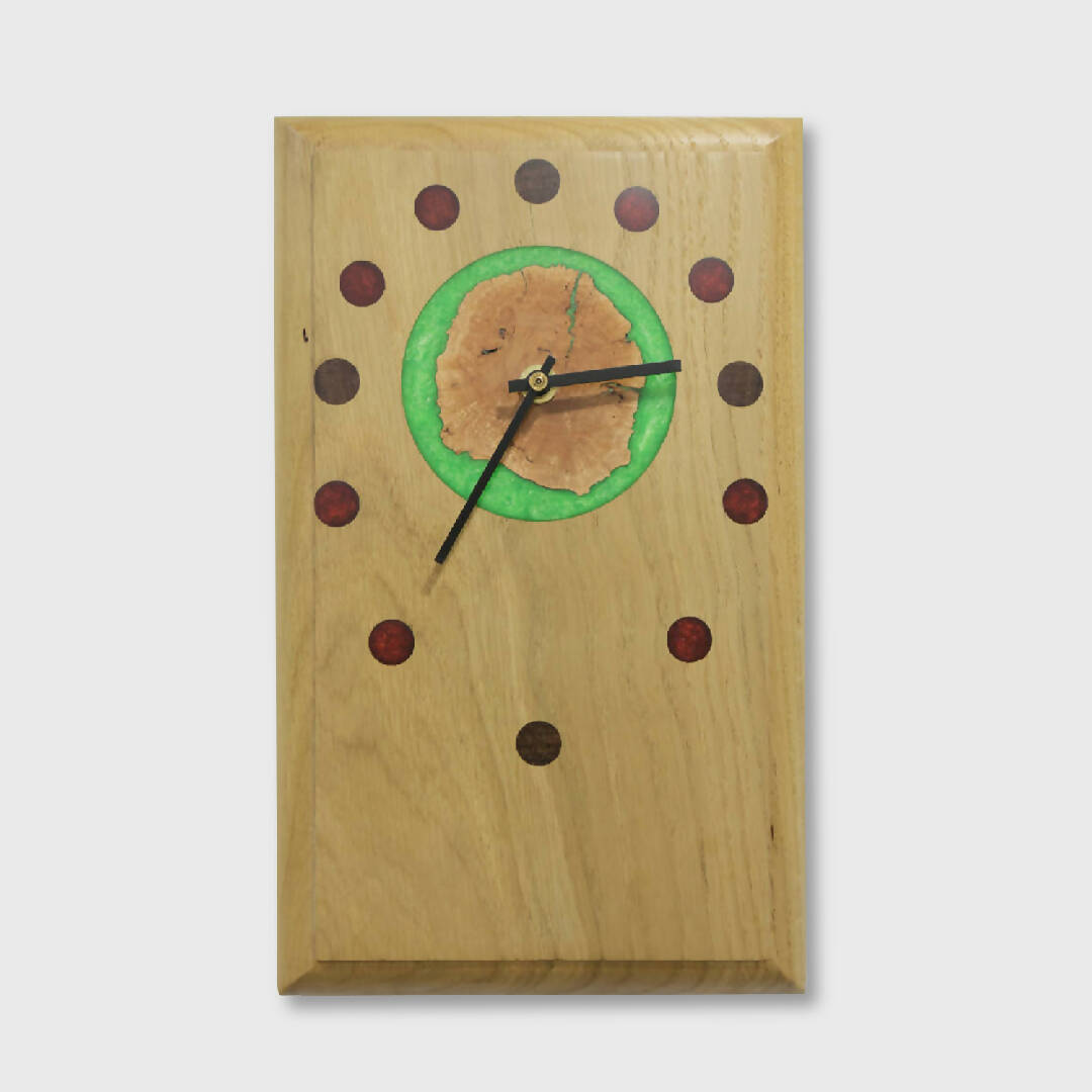 Pendule murale en chêne et résine époxy | EMPREINTES Paris