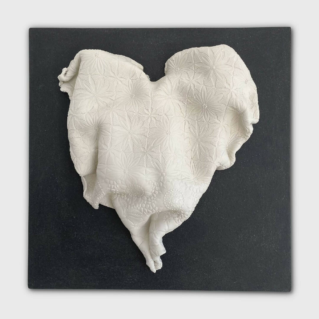 Bas relief tableau collection cœur porcelaine dentelle 2 | EMPREINTES Paris