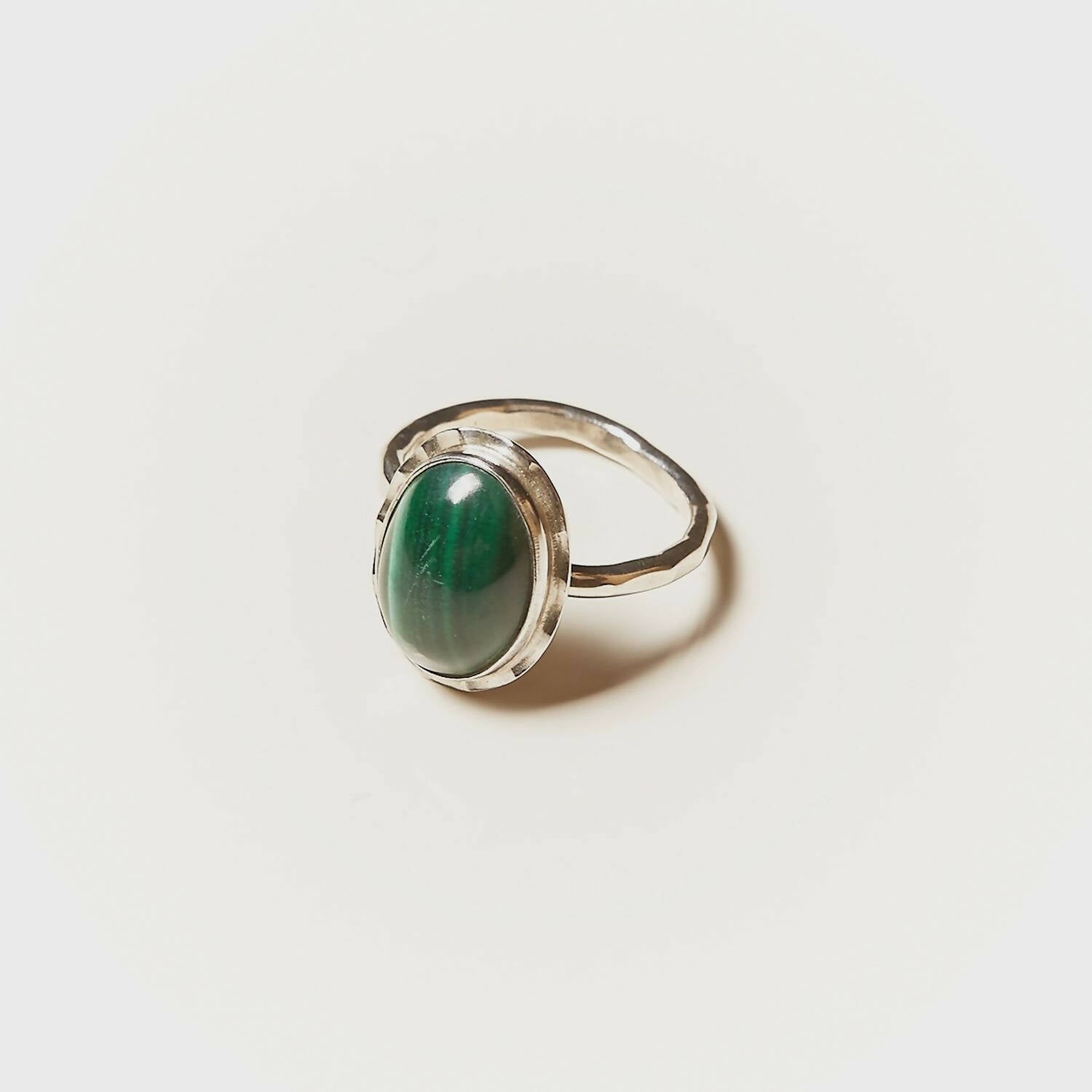 Bague GLAIA en argent avec une malachite. | EMPREINTES Paris