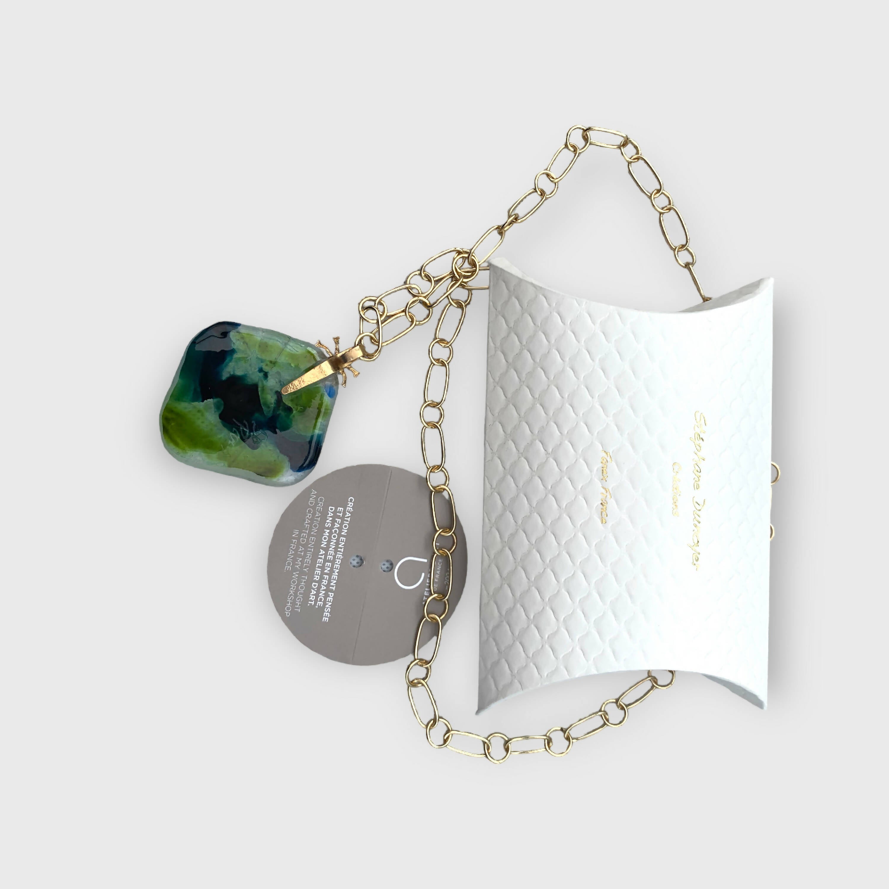 fee, femme ailée, vert, onirique, bijou symbolique, ethnique, romantique, chic bohème, amoureux, collier pour femme, art déco, art nouveau, idées cadeaux pour elle, saint Valentin, piece unique, bijoux doré, tour de cou, pate de verre, cristal | EMPREINTES Paris