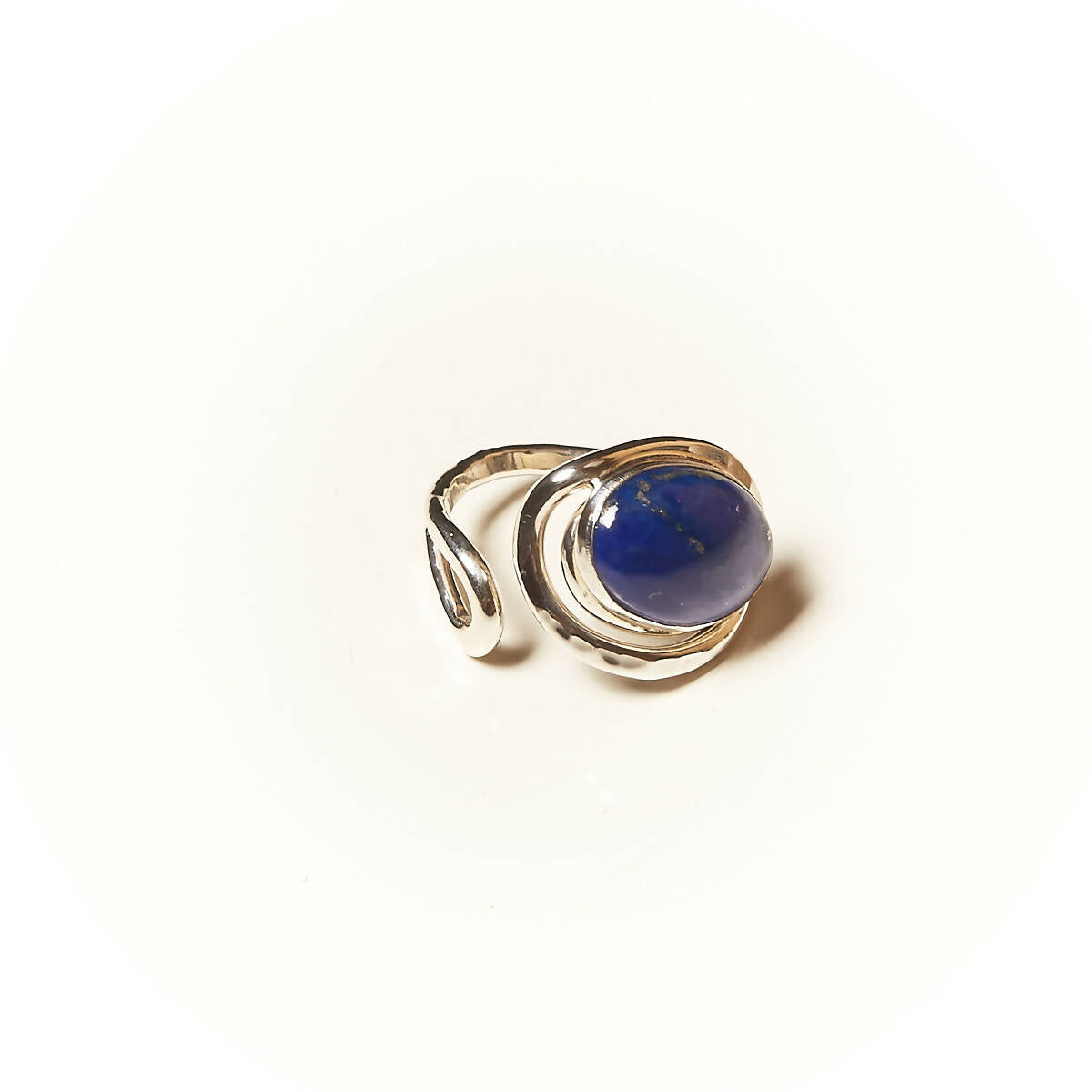 Bague VOLUPTIA en argent avec un Lapis lazuli. | EMPREINTES Paris