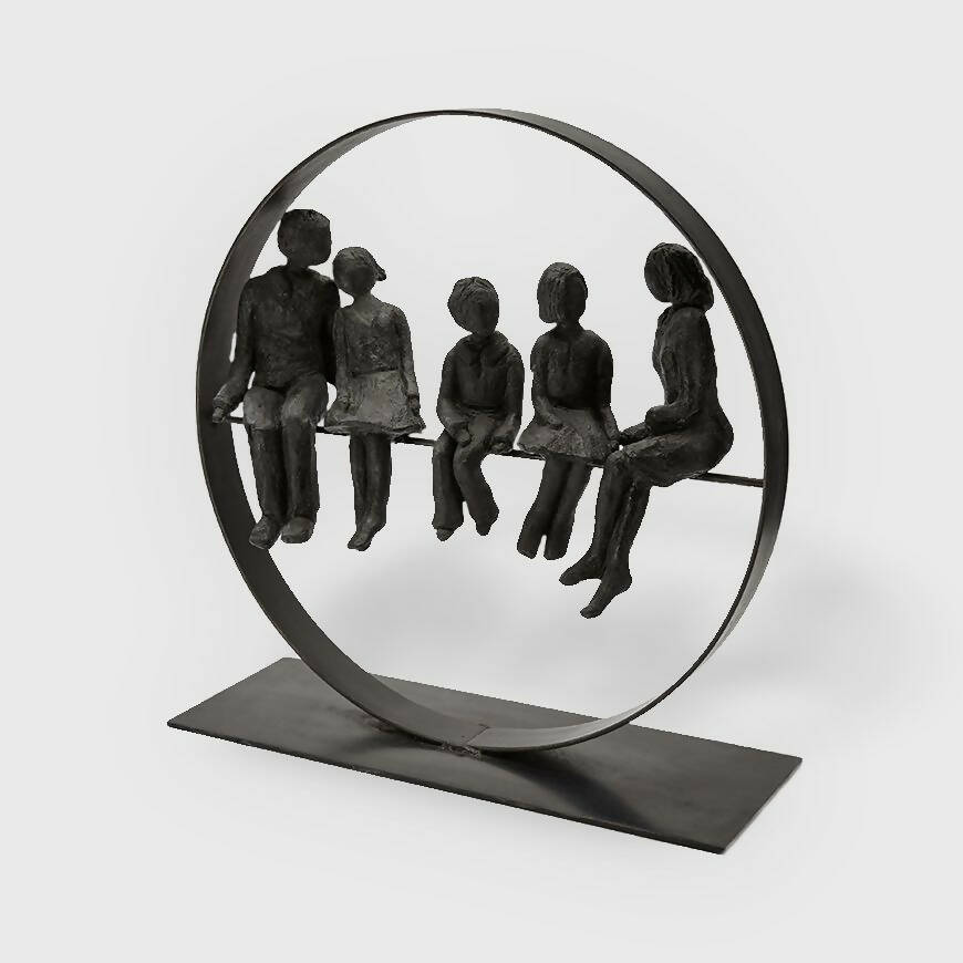 Sculpture famille dans son rond en acier | EMPREINTES Paris | EMPREINTES Paris