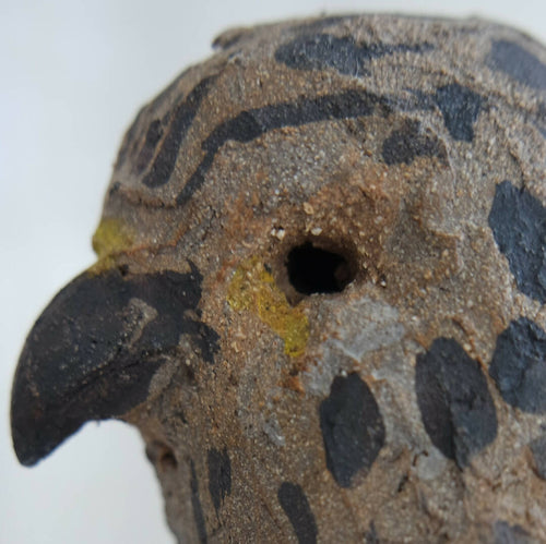 Sculpture Faucon crécerelle sur cyprès | EMPREINTES Paris - EMPREINTES Paris