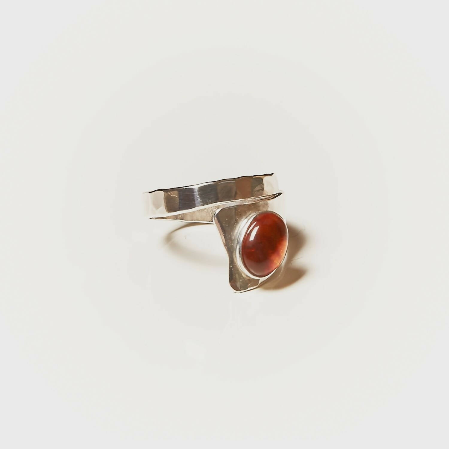 Bague Romae en argent avec une ambre. | EMPREINTES Paris
