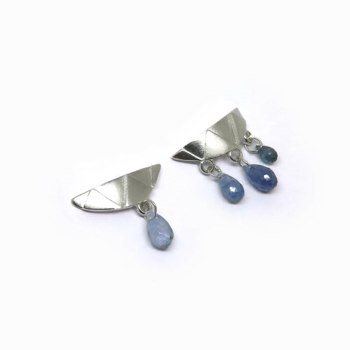 Boucles d'oreilles asymétriques saphirs naturels bleus | EMPREINTES Paris - EMPREINTES Paris