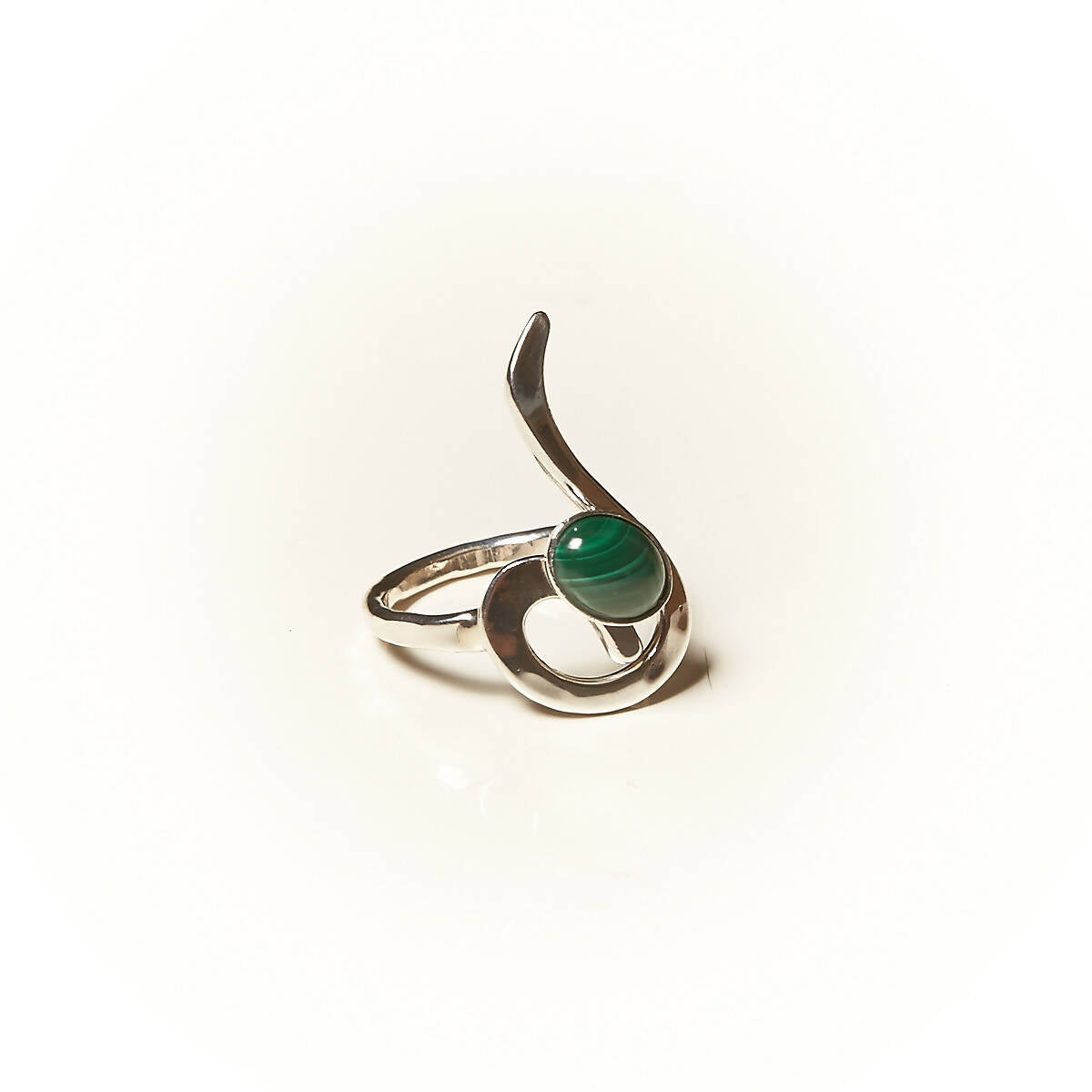 Bague LIZAE en argent avec une malachite. | EMPREINTES Paris
