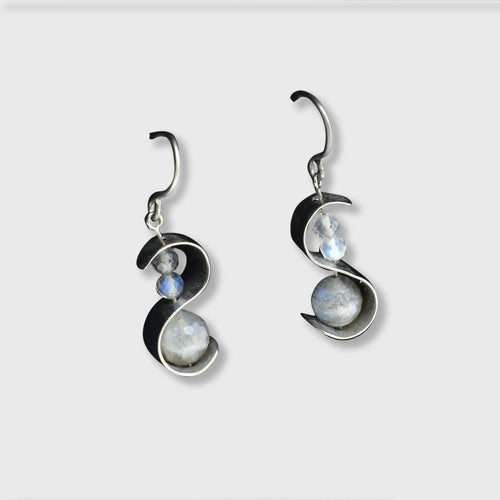 Boucles d'oreilles ornées de Labradorites | EMPREINTES Paris - EMPREINTES Paris